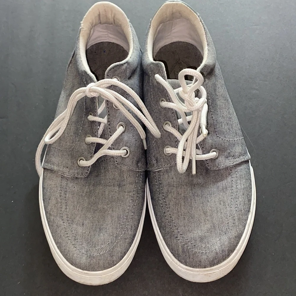 Mens St. John’s Bay lace up casual shoes oxfords gray chambray 8.5 boat shoes